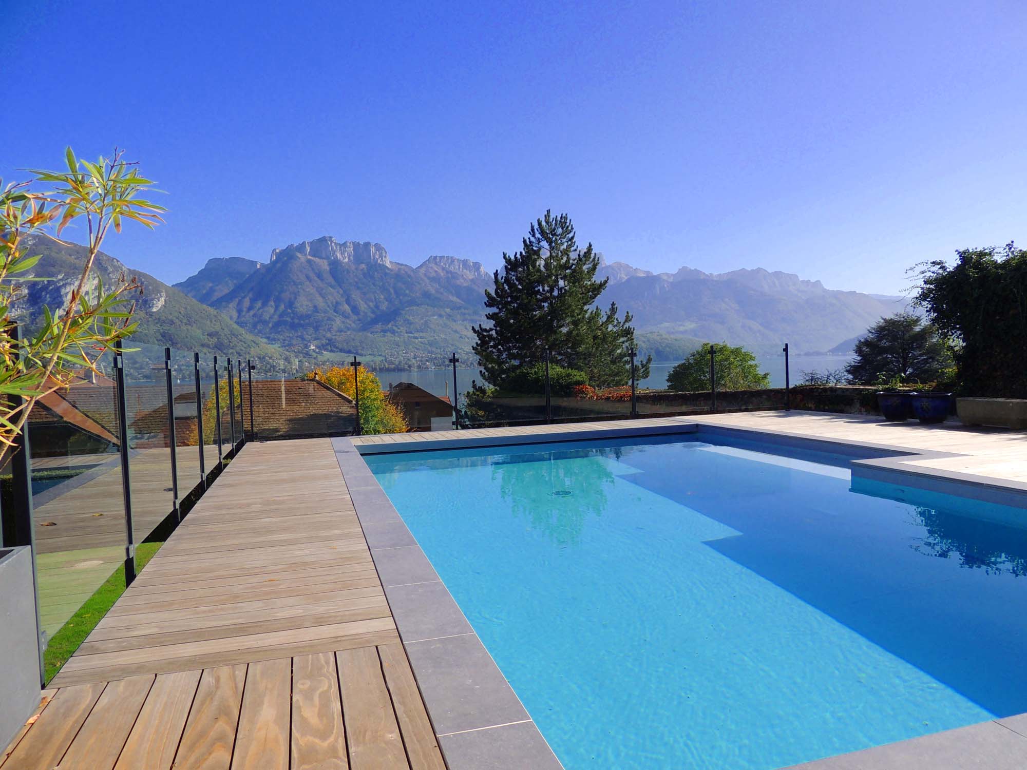 Terrasse de piscine Annecy